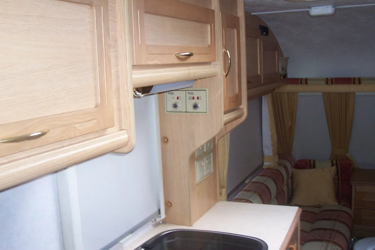 Elddis Elusion 4 berth caravan - Image 3