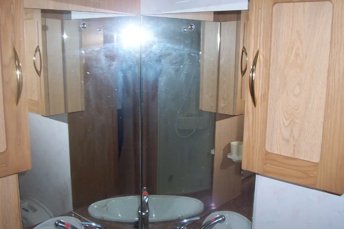 Elddis Elusion 4 berth caravan - Image 4