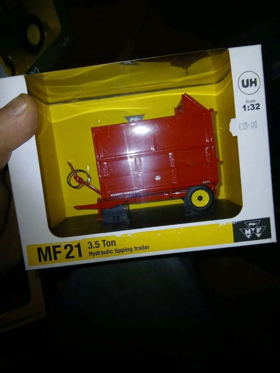 Massey 135 + trailer - Image 2