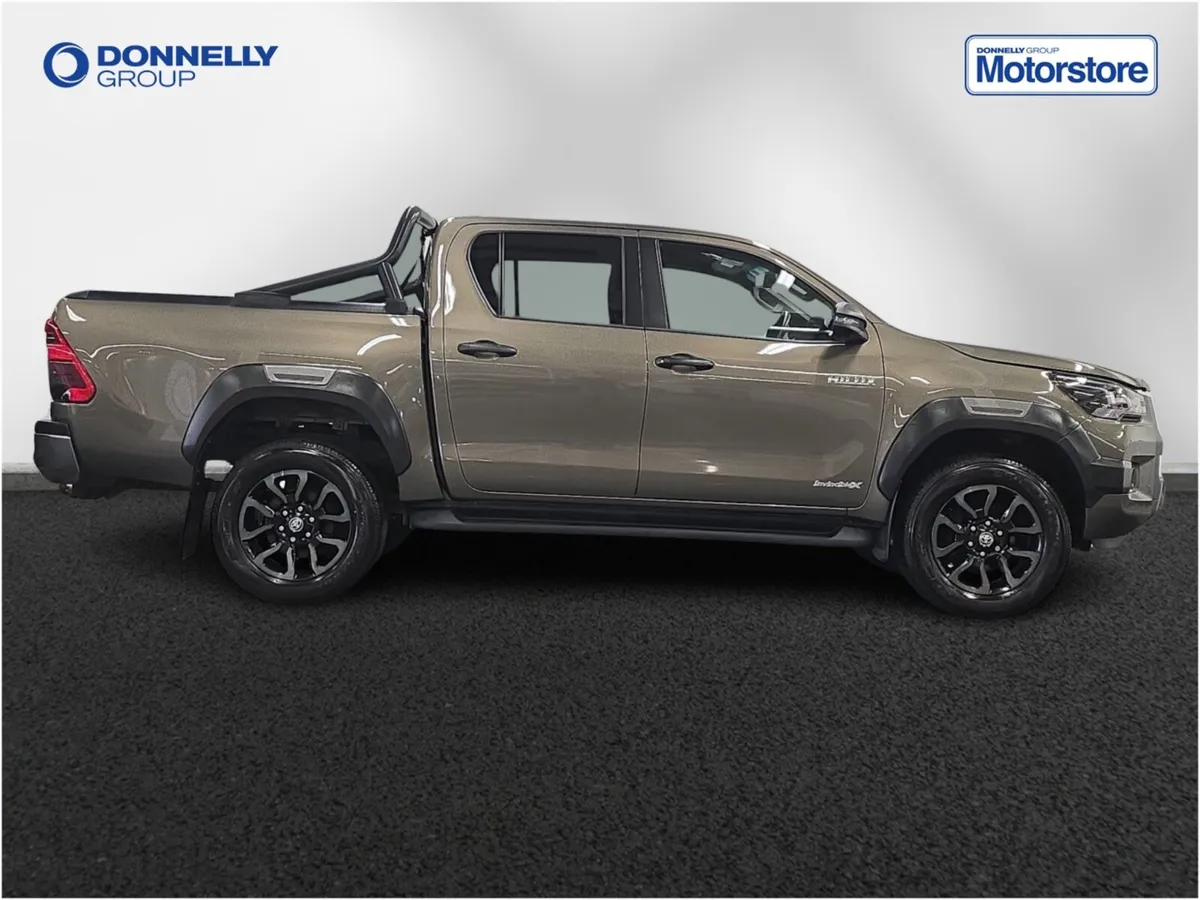 Toyota Hilux Diesel Invincible X - Image 3
