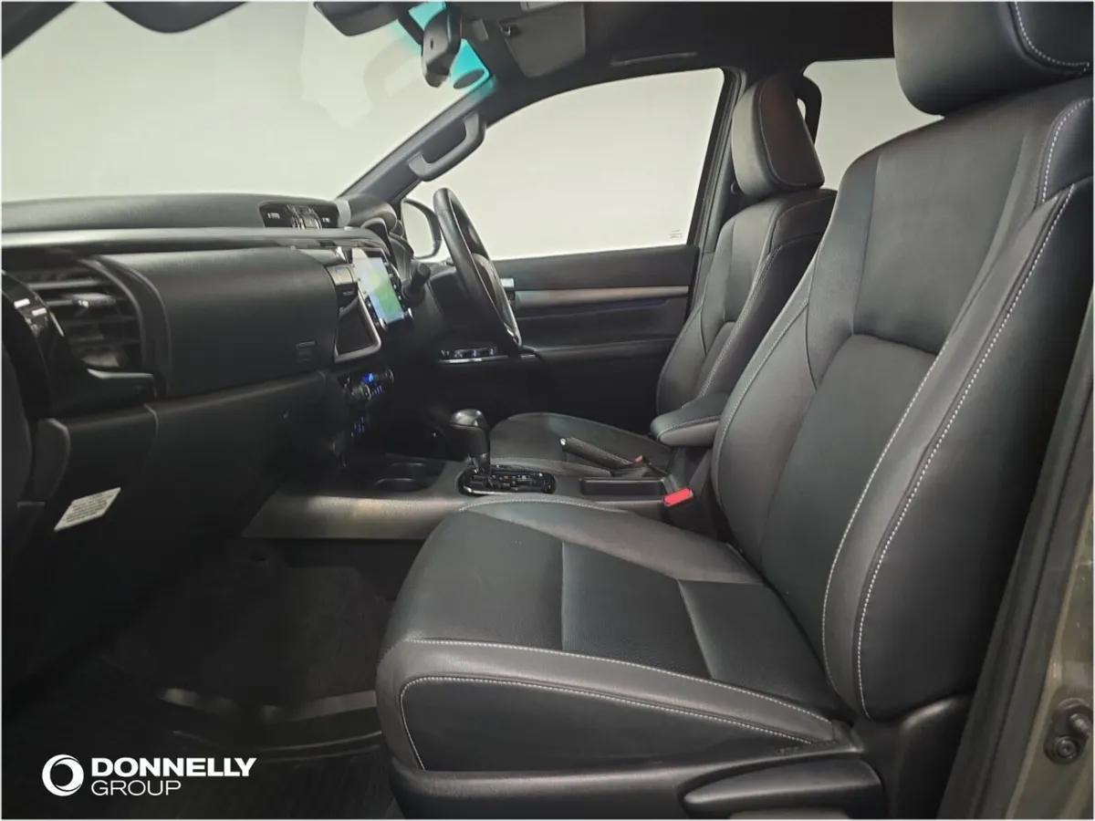 Toyota Hilux Diesel Invincible X - Image 4
