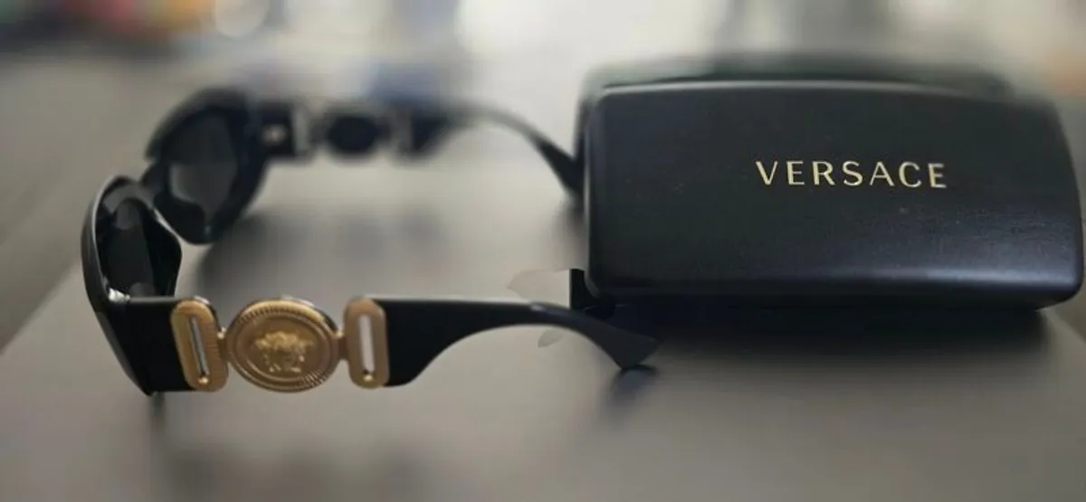 Original Versace Sun glasses NEW - Image 3