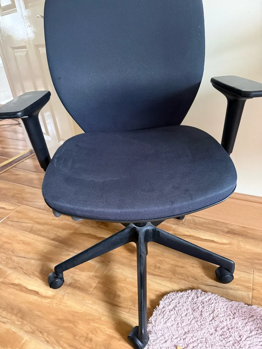 Ergonomic computer chair - Image 2