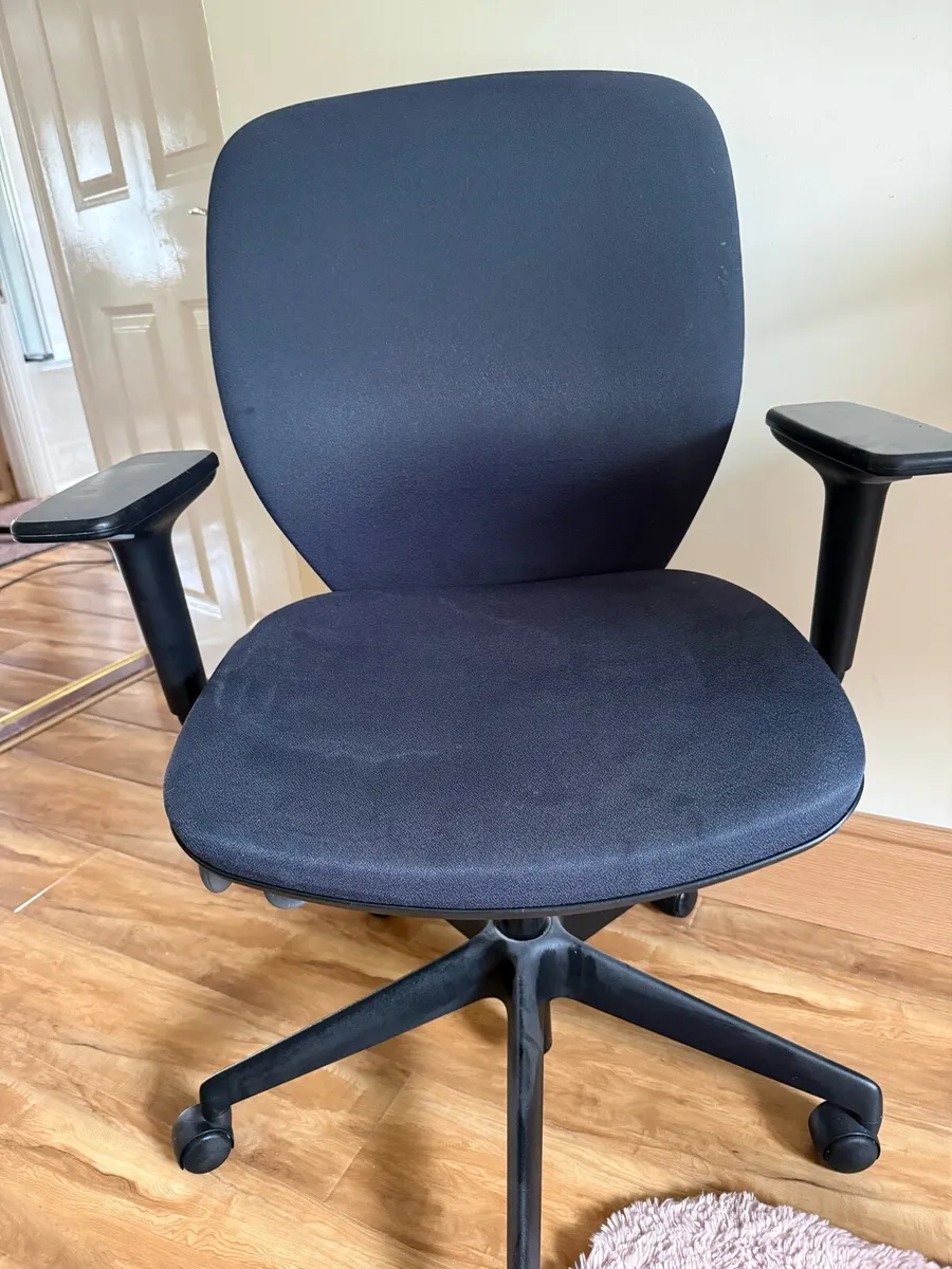 Ergonomic computer chair - Image 4