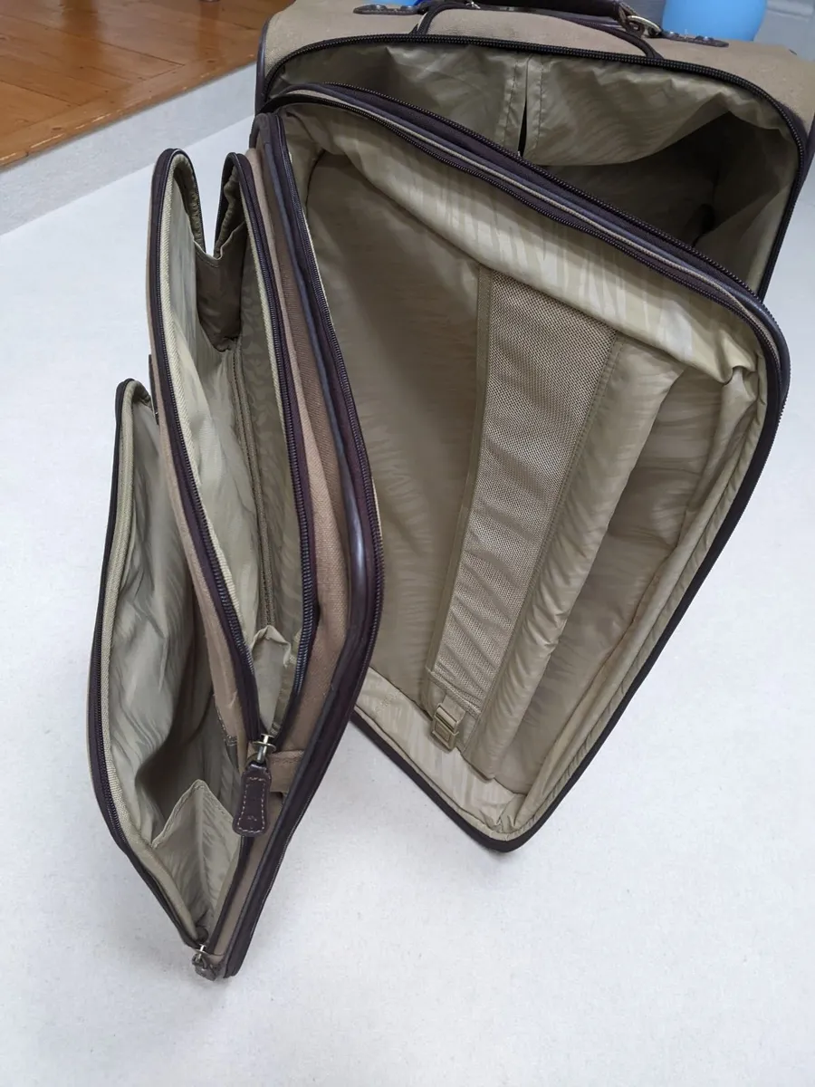 Large suitcase - Image 3