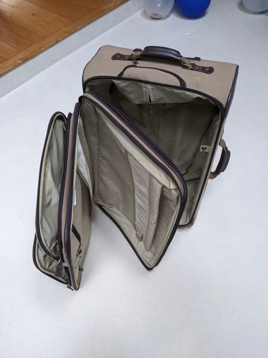 Large suitcase - Image 4