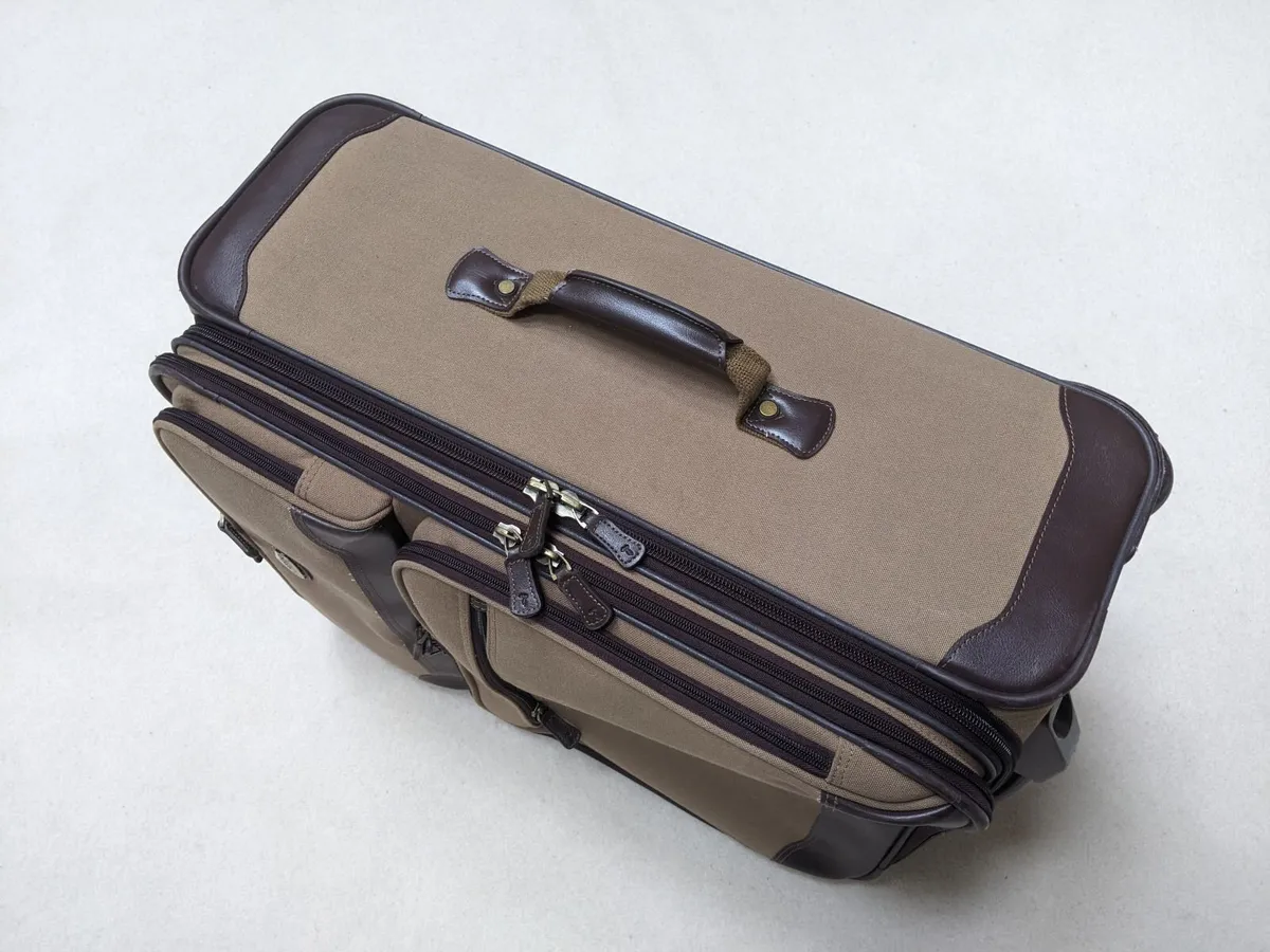 Large suitcase - Image 1