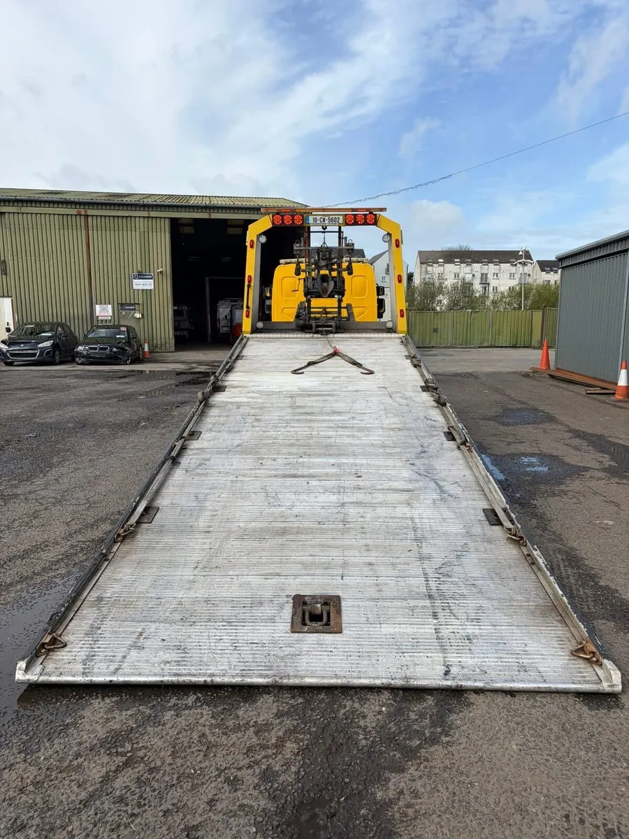 Recovery truck - Image 2