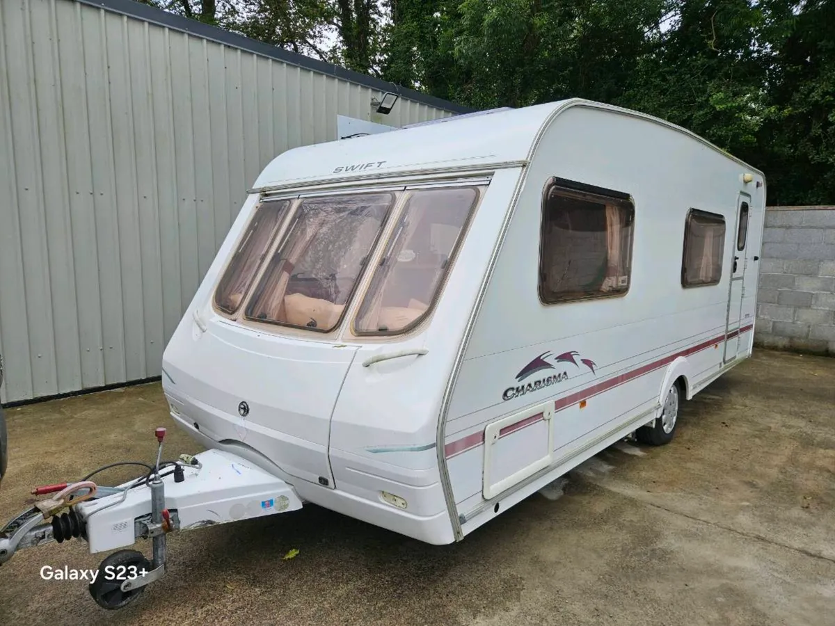 2004 SWIFT CHARISMA 570 - Image 1