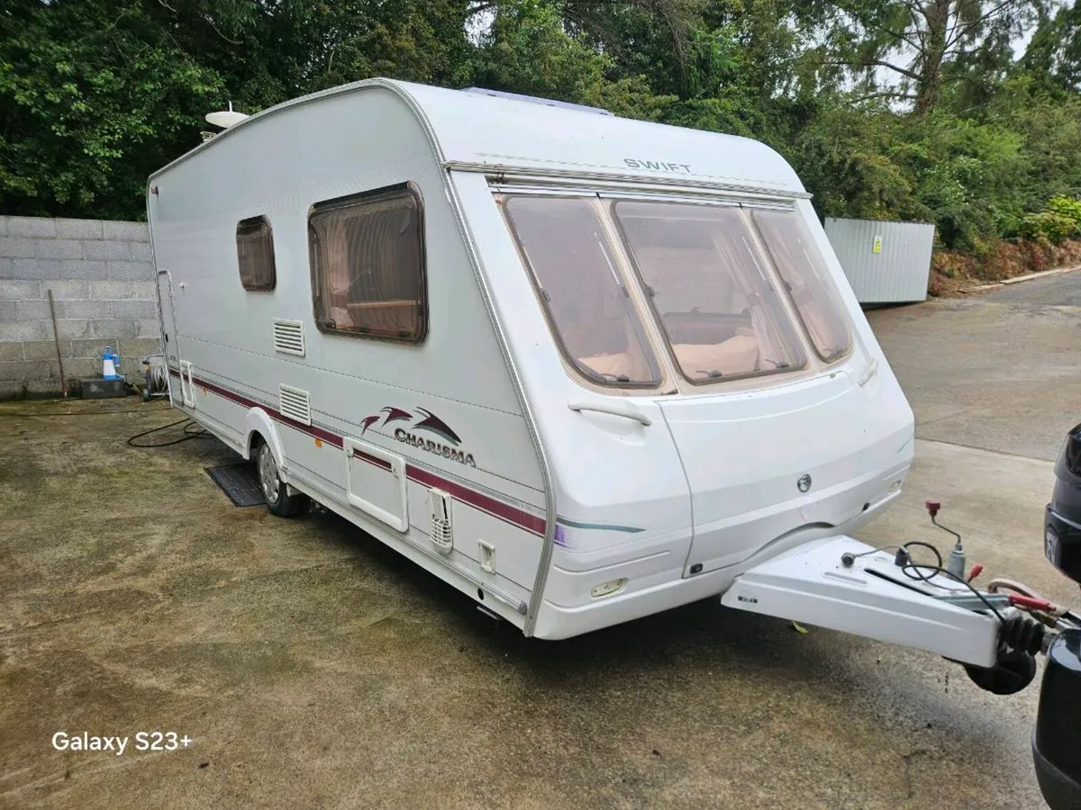 2004 SWIFT CHARISMA 570 - Image 2