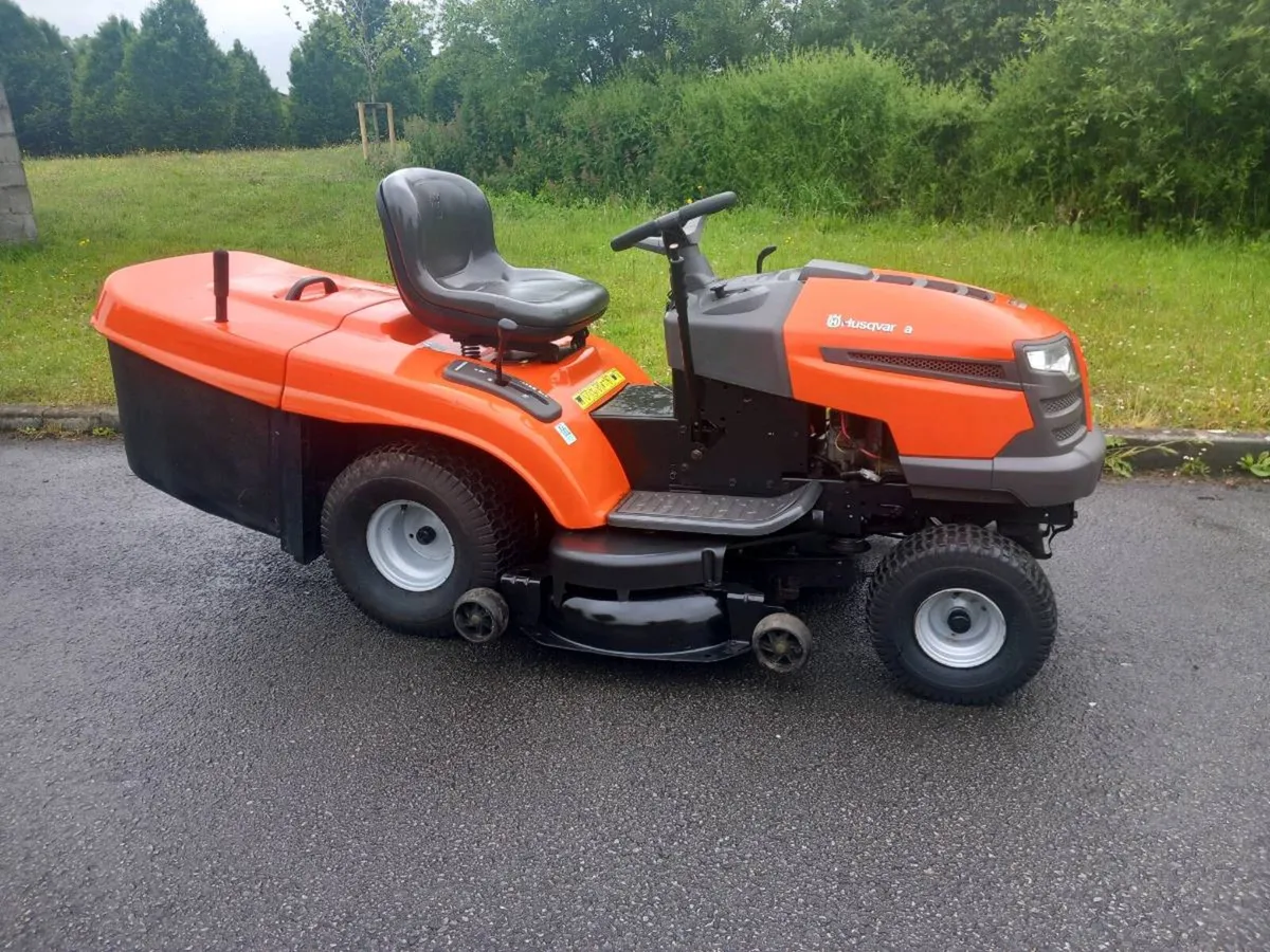 Ride on lawnmower - Image 1
