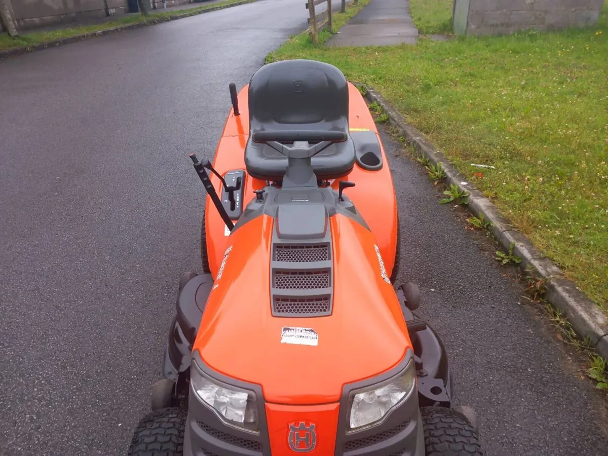 Ride on lawnmower - Image 2