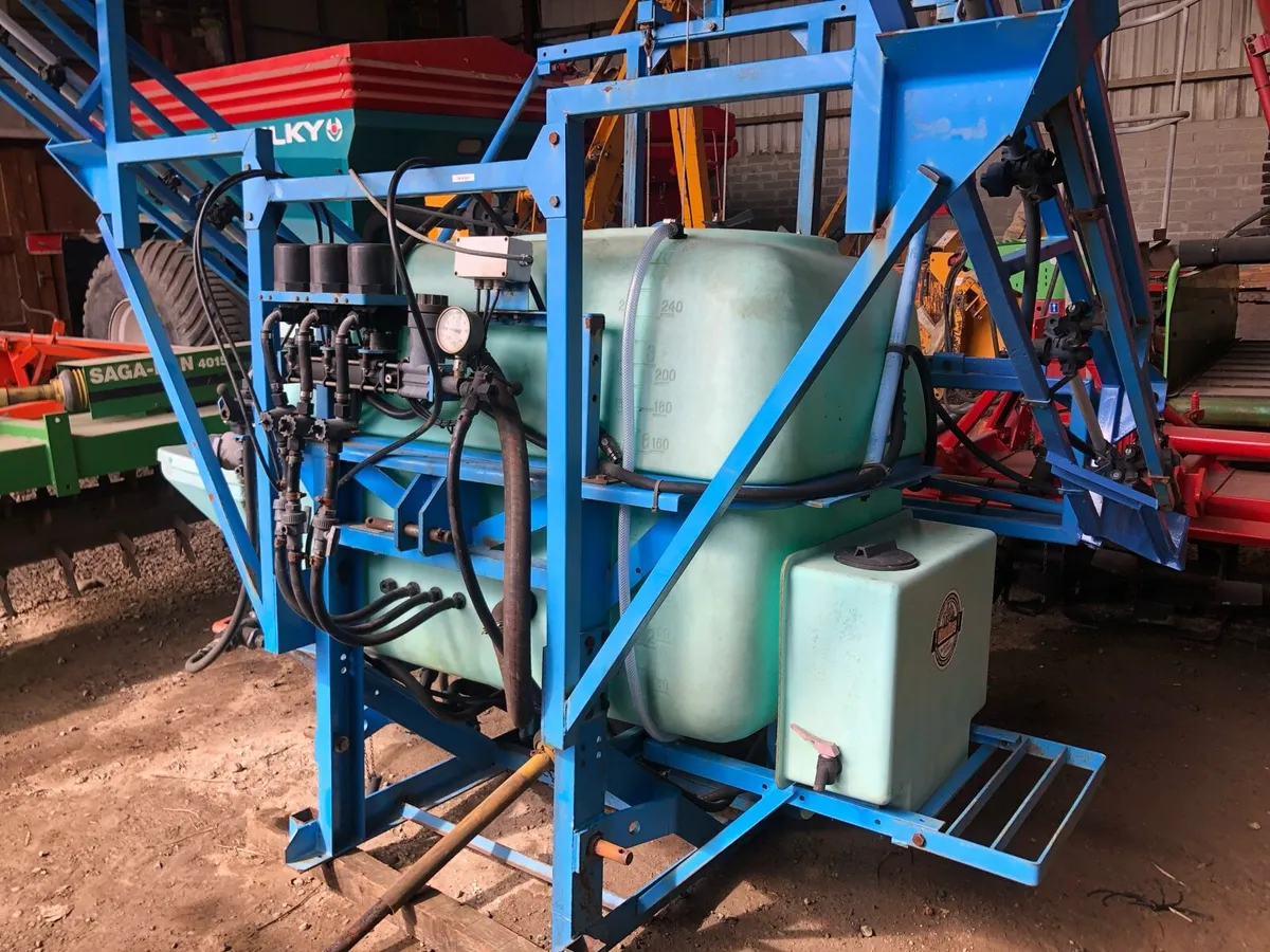 Berthoud 12m sprayer - Image 2
