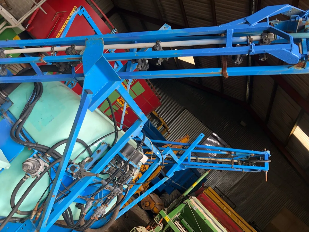 Berthoud 12m sprayer - Image 3