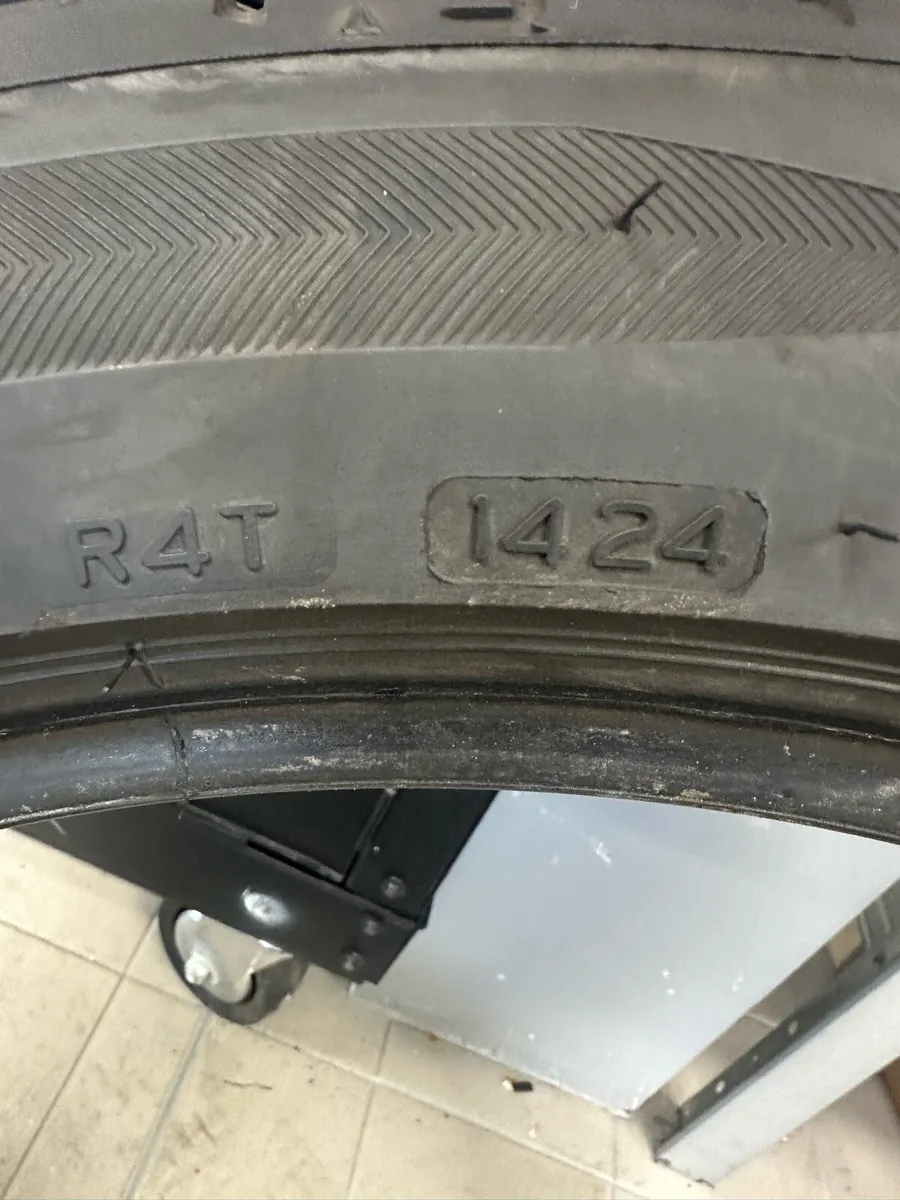 Bridgestone potenza runflat 245/45r19 - Image 2