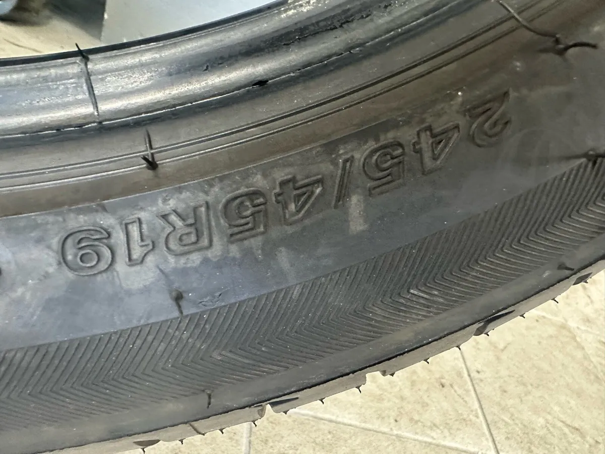 Bridgestone potenza runflat 245/45r19 - Image 3