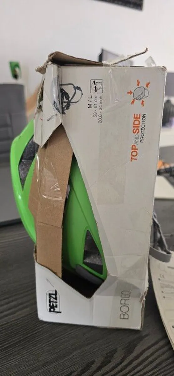 sports helmet - Image 2