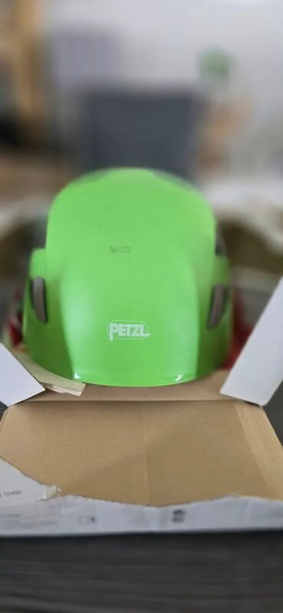 sports helmet - Image 3