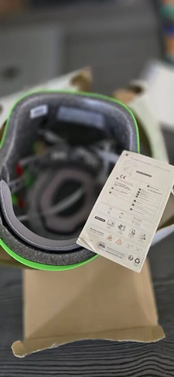 sports helmet - Image 4