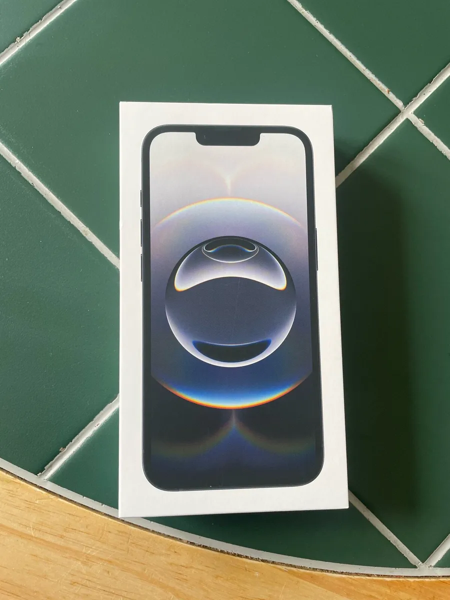 I phone 16e - Image 1