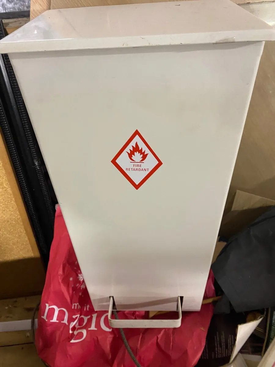 Metal fire retardant bin - Image 1