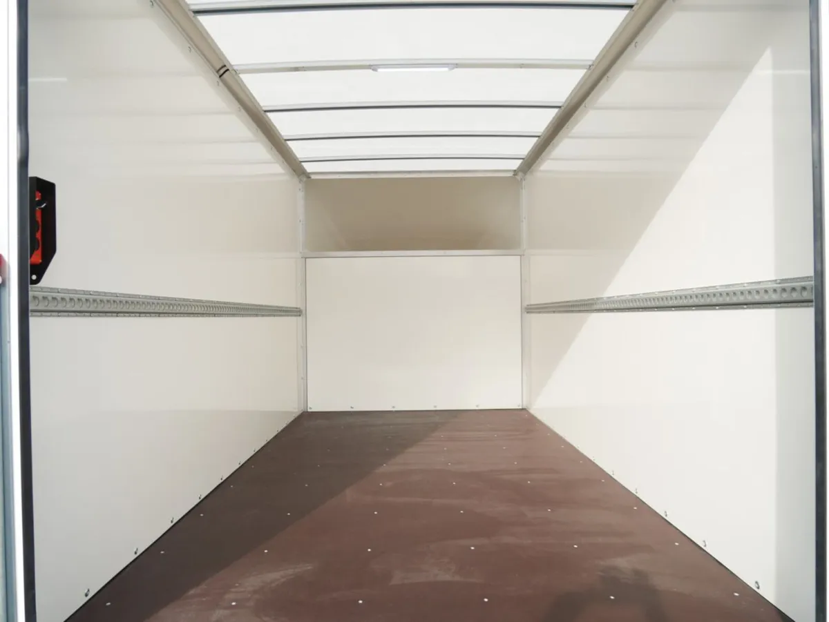 2026 Renault Master Luton Box Van - Image 3