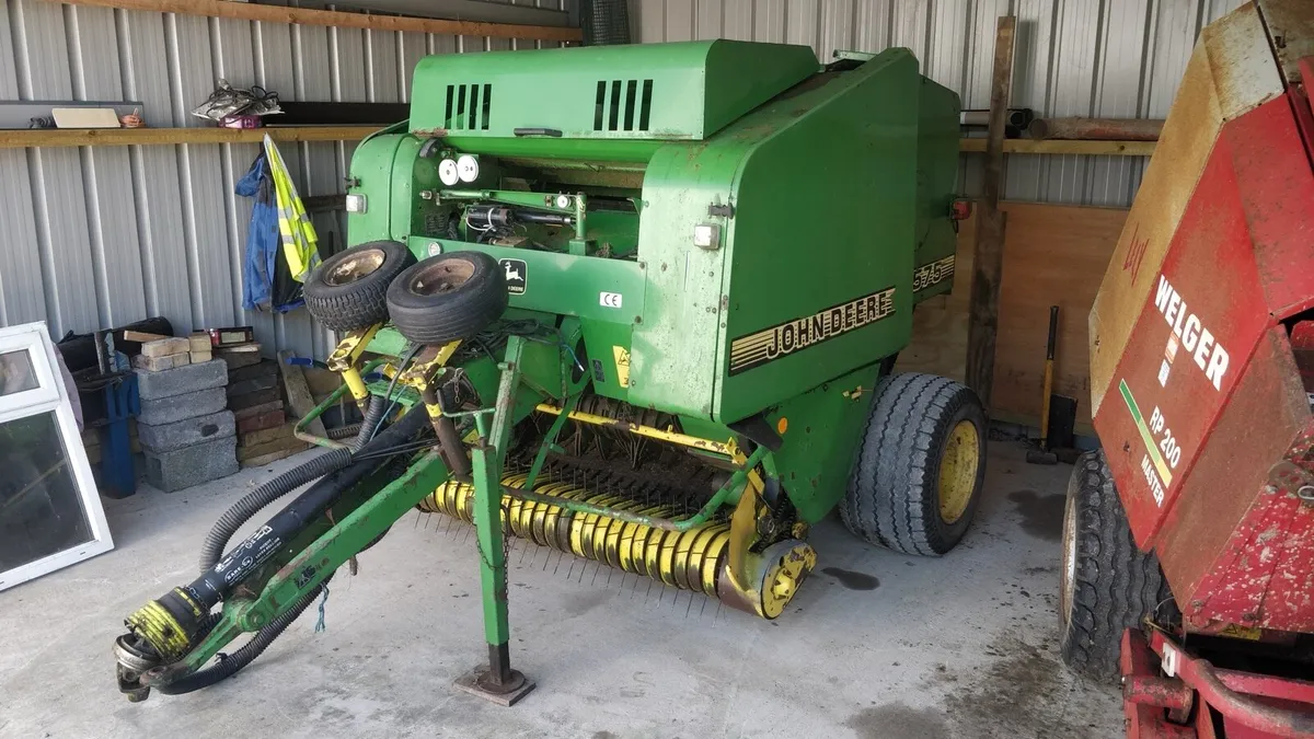 John Deere 575 Baler - Image 1
