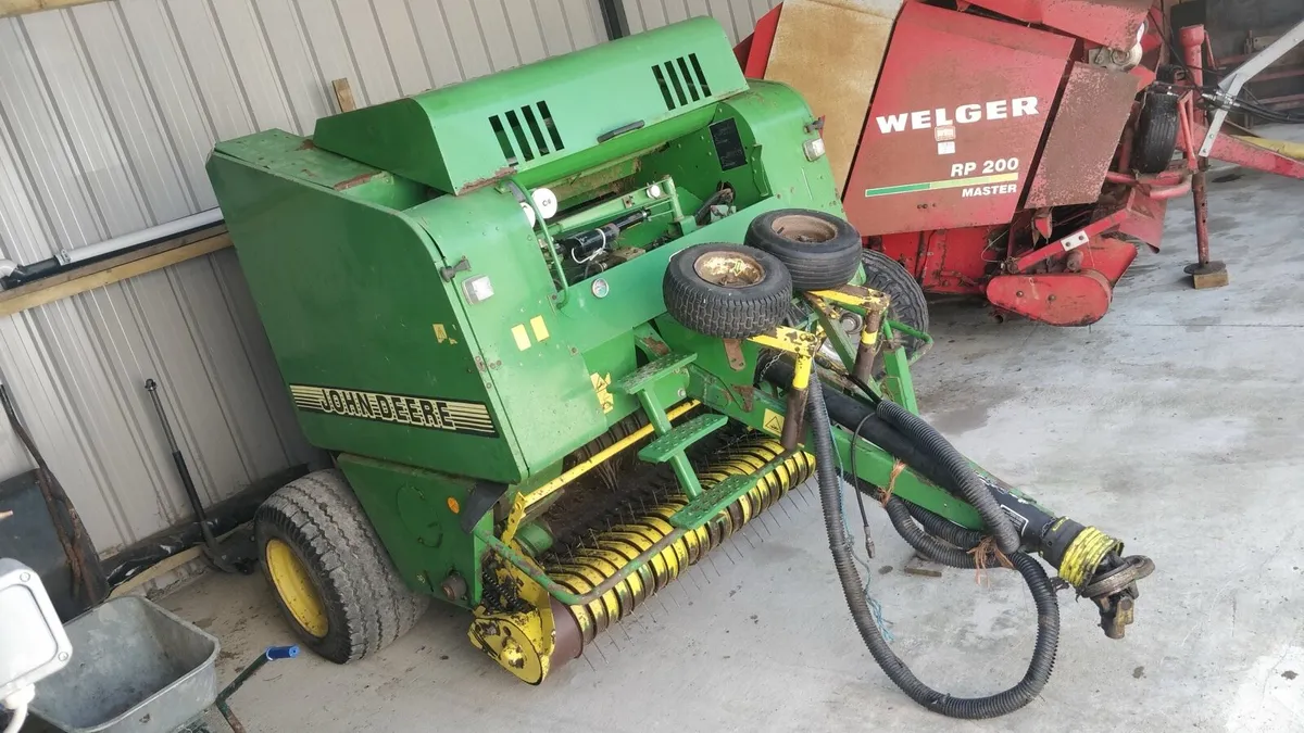 John Deere 575 Baler - Image 2