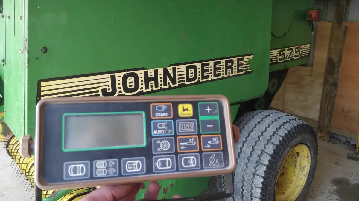 John Deere 575 Baler - Image 3