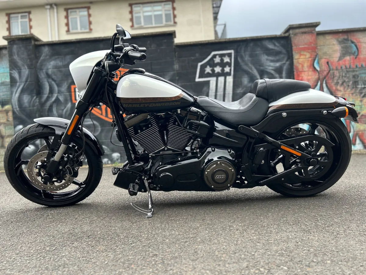 2016 HARLEY-DAVIDSON CVO Breakout - Image 1