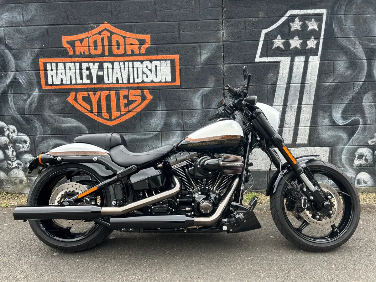 2016 HARLEY-DAVIDSON CVO Breakout - Image 3