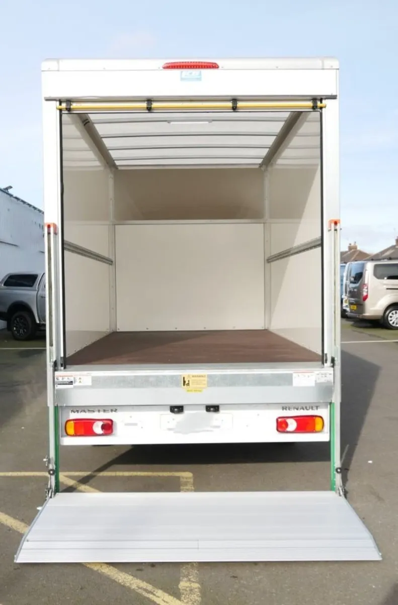 2026 Renault Master Luton Box Van - Image 3