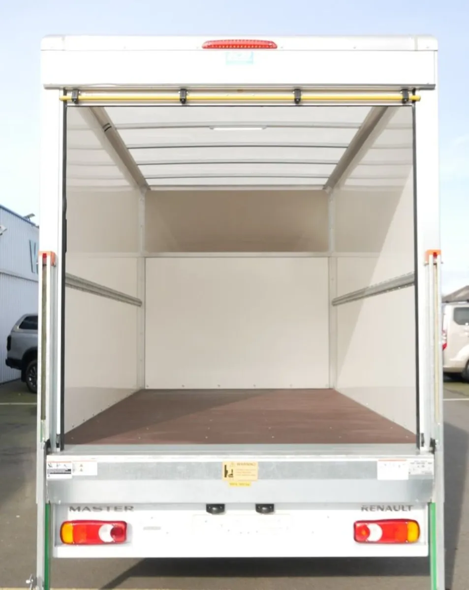 2026 Renault Master Luton Box Van - Image 4