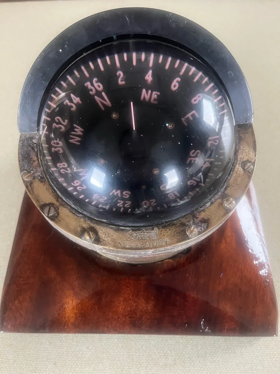 Brass compass - Image 3