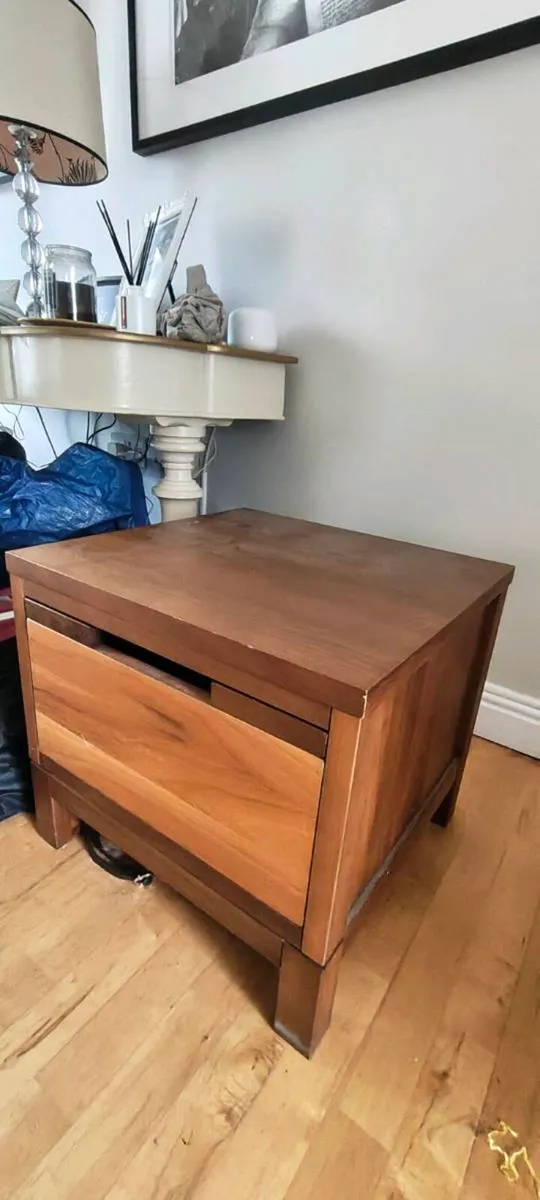 Solid oak Chest of Drawers + bedside cabinet - Image 4