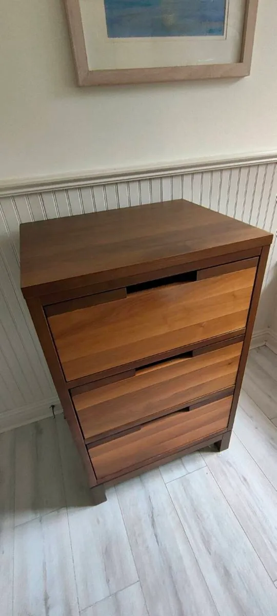 Solid oak Chest of Drawers + bedside cabinet - Image 1