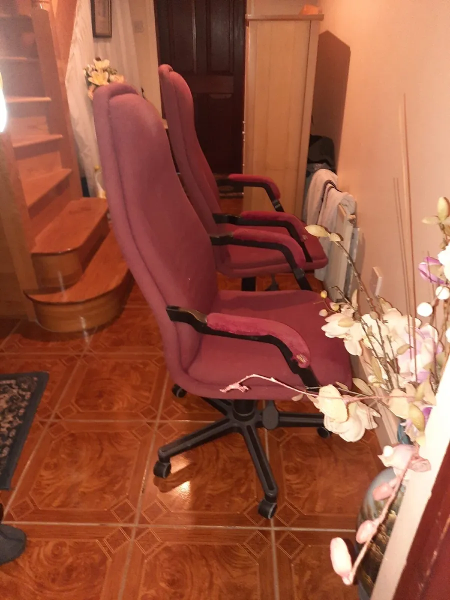 Pair of vintage office chairs - Image 3