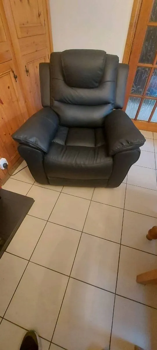 Recliner chairs X 2 grand new - Image 3