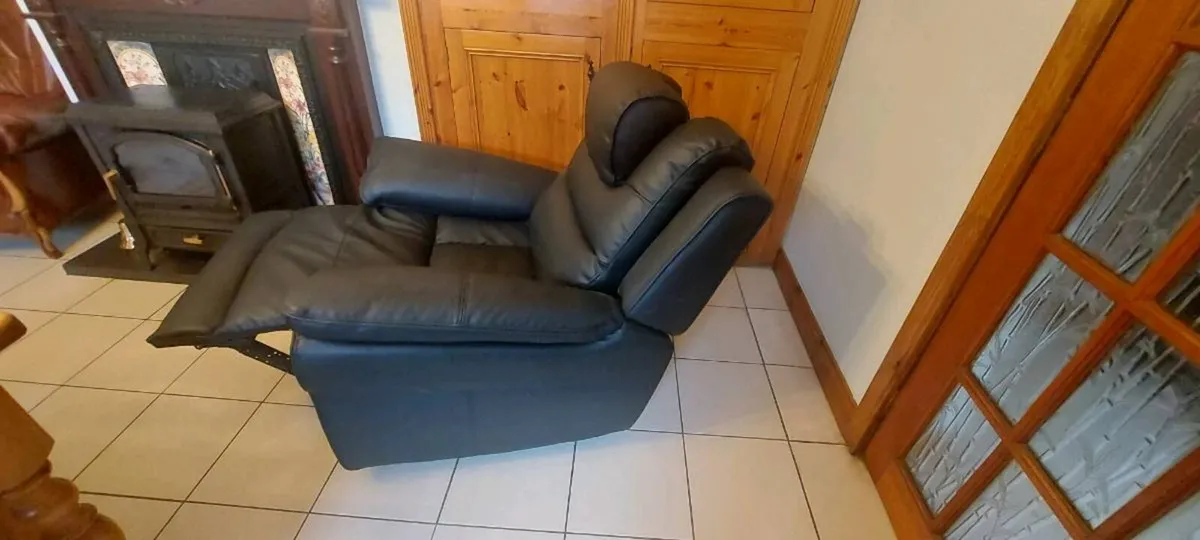 Recliner chairs X 2 grand new - Image 4