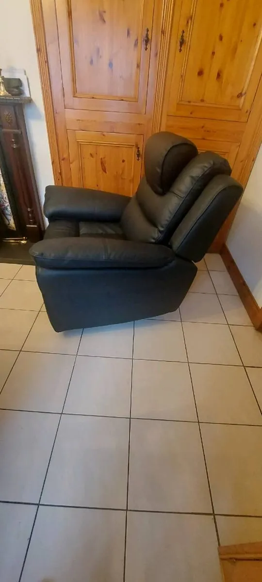 Recliner chairs X 2 grand new - Image 2
