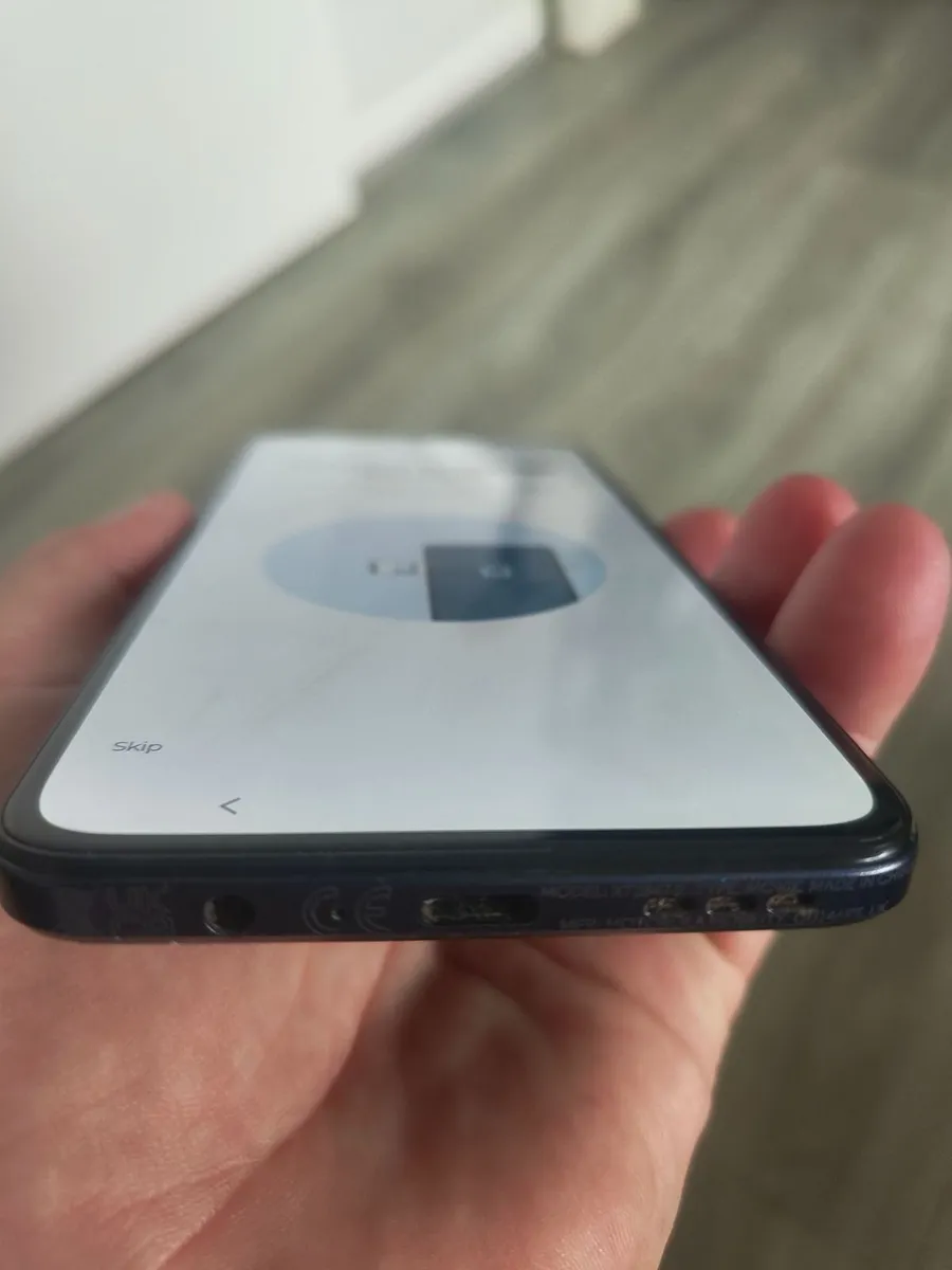 Motorola Moto  84G  5G - Image 2