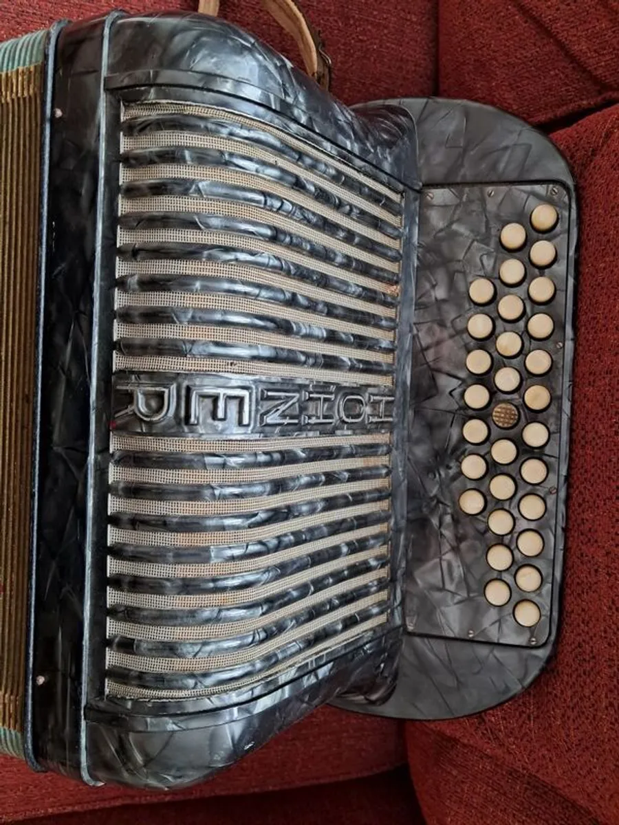 Hohner Club Button Accordian - Image 3