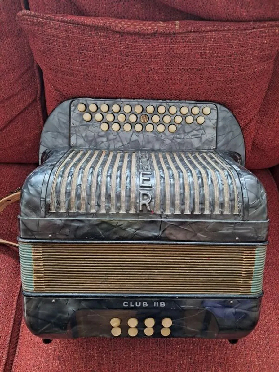 Hohner Club Button Accordian - Image 4