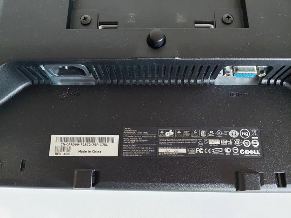 Dell 17" LCD Monitor - Image 4
