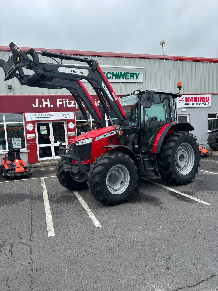 Massey Ferguson 5711 M - Image 1