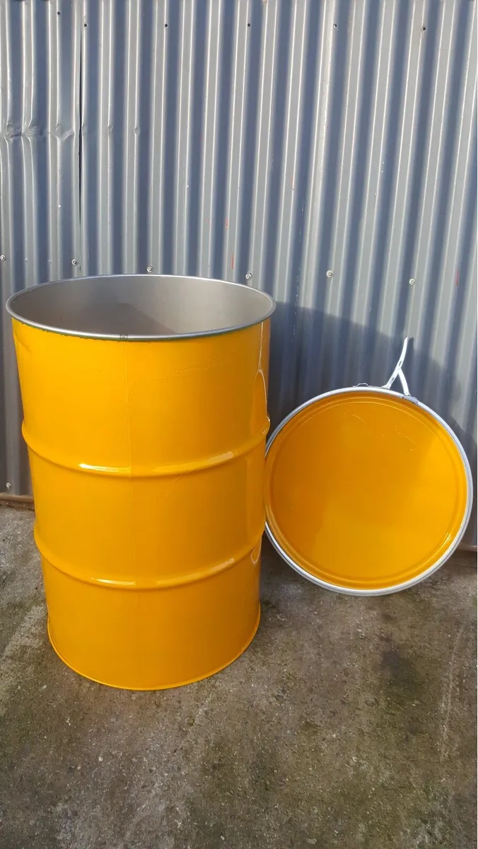Plastic and Steel Barrels 200 liters - Image 3