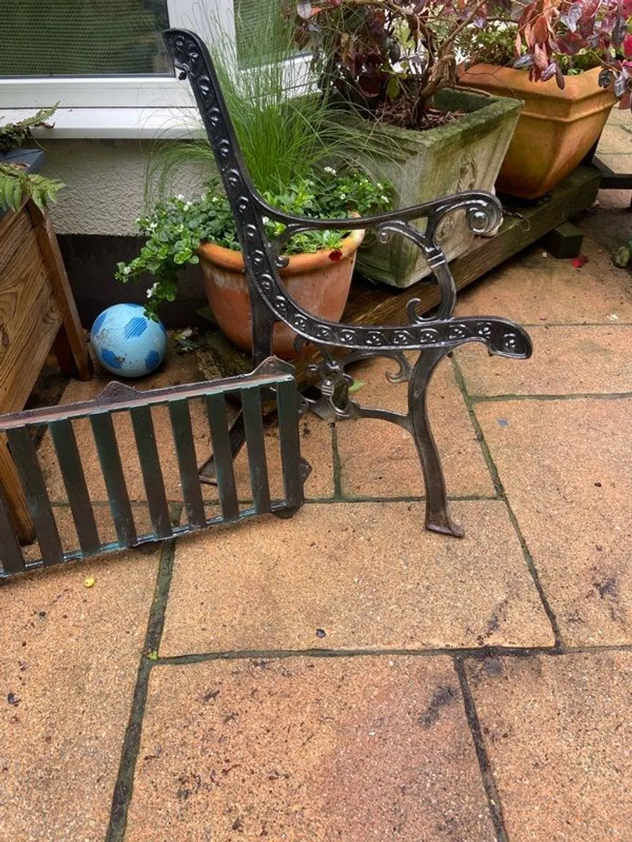 Garden bench. - Image 2