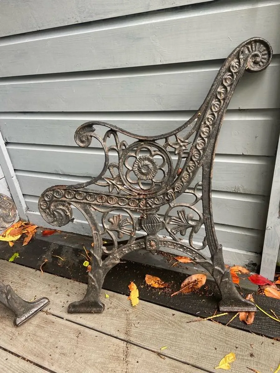 Cast iron iron bench ends - Image 1