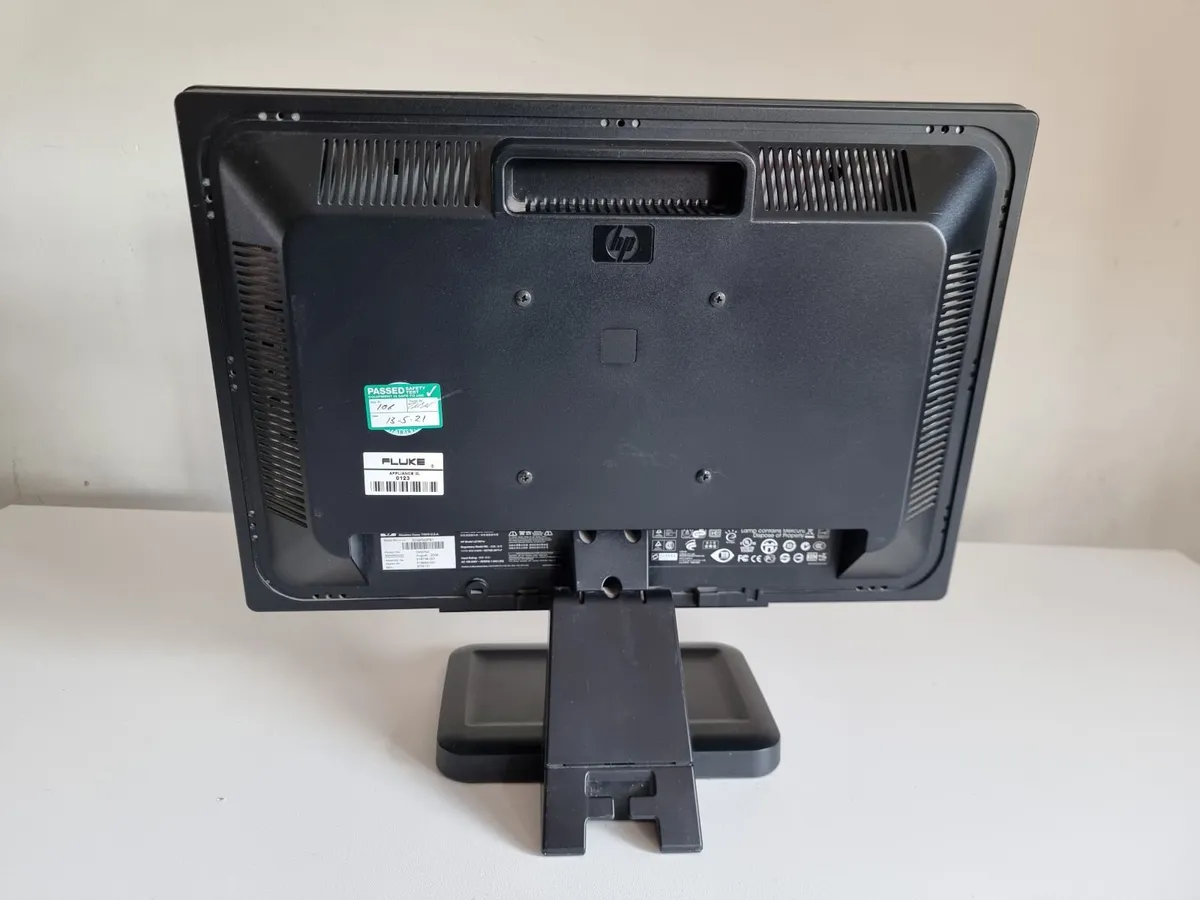 HP 19" LCD Monitor - Image 2