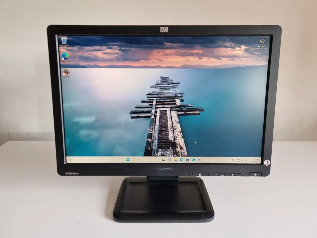 HP 19" LCD Monitor - Image 3